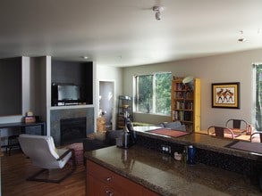 8515 N Kellogg St, Unit 2-6 in Portland, OR - Building Photo - Building Photo