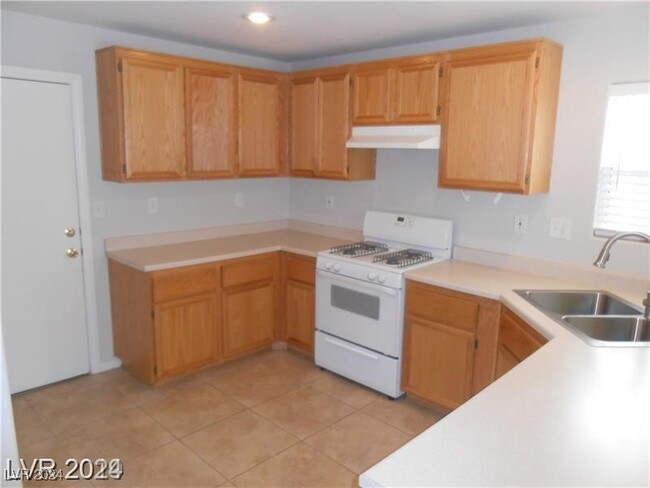 3708 Dustin Lee St in Las Vegas, NV - Building Photo - Building Photo