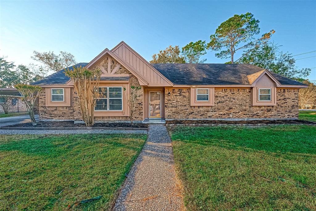 2709 Adams St in Alvin, TX - Building Photo