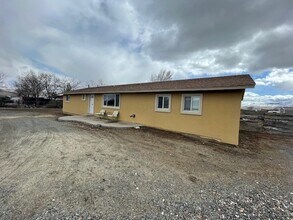 11750 Sitka St in Reno, NV - Building Photo - Building Photo