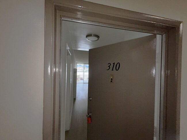 327 Normandie Ave in Los Angeles, CA - Building Photo - Building Photo