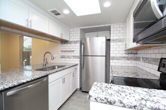 7215 Spanish Trail, Unit #1 in Pensacola, FL - Building Photo - Building Photo