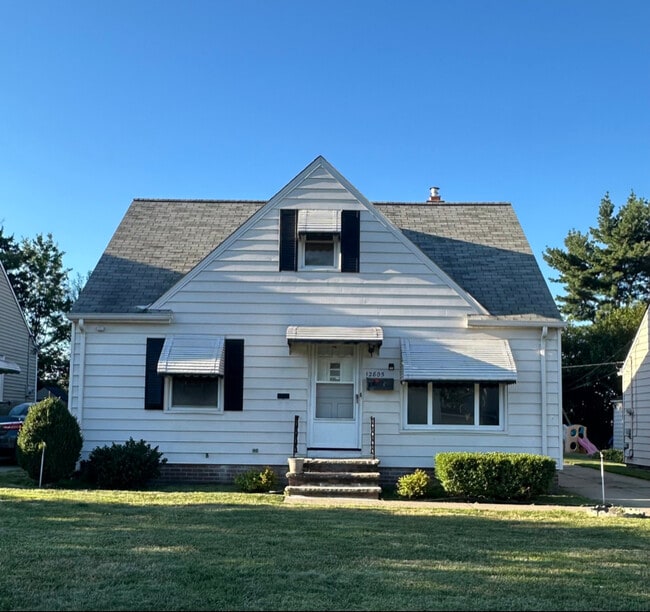 property at 12805 Oakview Blvd
