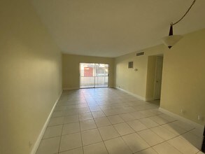 644 NW 13th St-Unit -016 in Boca Raton, FL - Building Photo - Building Photo