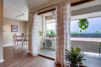 2306 Altisma Way in Carlsbad, CA - Building Photo - Building Photo