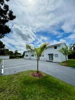 2819 SW Cornell Ave in Palm City, FL - Building Photo