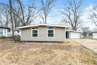 860 St Anthony Ln in Florissant, MO - Building Photo - Building Photo