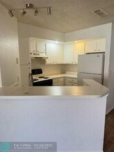 3350 Pinewalk Dr N in Margate, FL - Foto de edificio - Building Photo