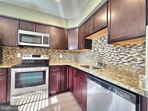 7664 Northern Oaks Ct in Springfield, VA - Building Photo - Building Photo