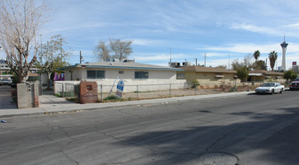 901 Desert Ln Apartments