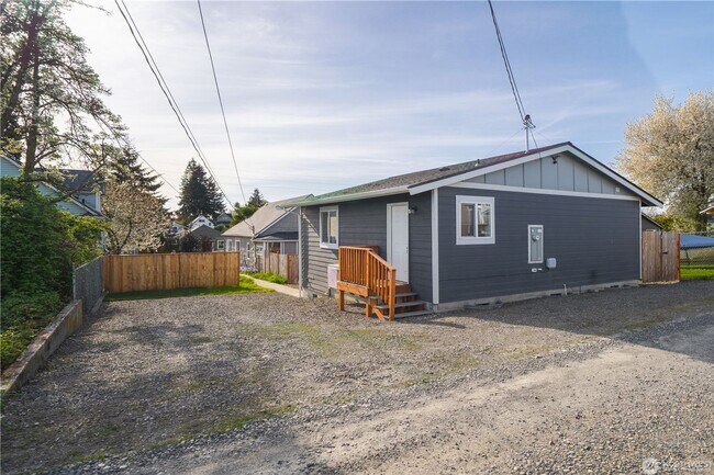 2133-2135 S Cushman Ave in Tacoma, WA - Building Photo - Building Photo