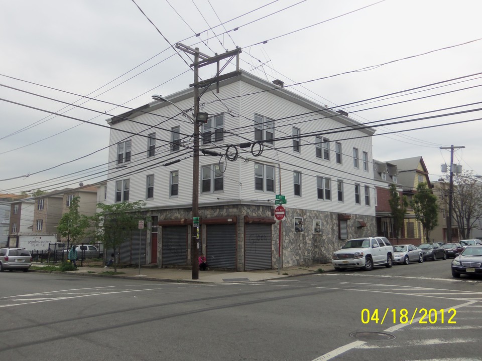 300-302 Sussex Ave in Newark, NJ - Building Photo