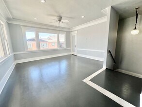 23 N Alboni Pl in Long Beach, CA - Building Photo - Building Photo
