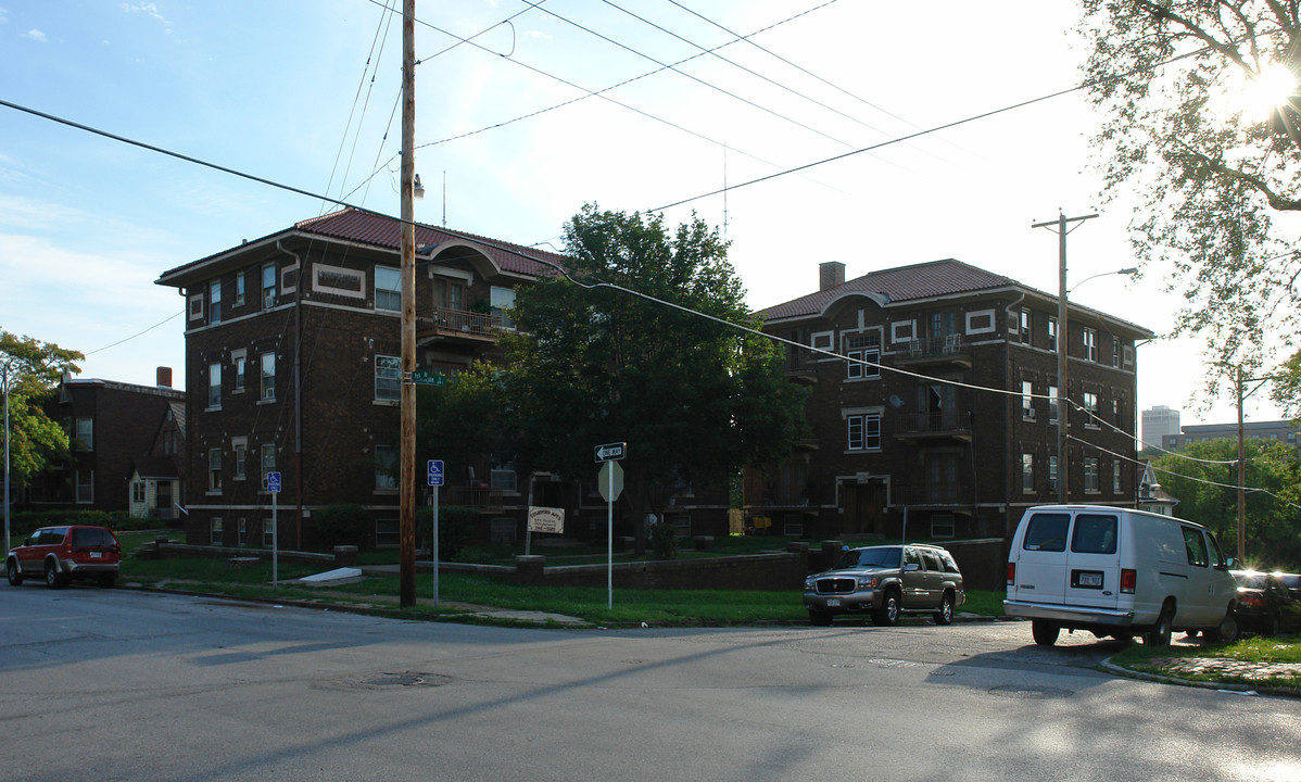 Stratford Apt's in Omaha, NE - Building Photo