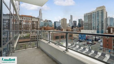 347 W Chestnut St, Unit 711 in Chicago, IL - Building Photo - Building Photo