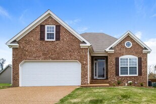 6033 Lori Anne Dr in Spring Hill, TN - Building Photo