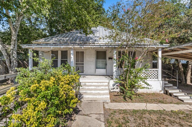 property at 412 S 4th St