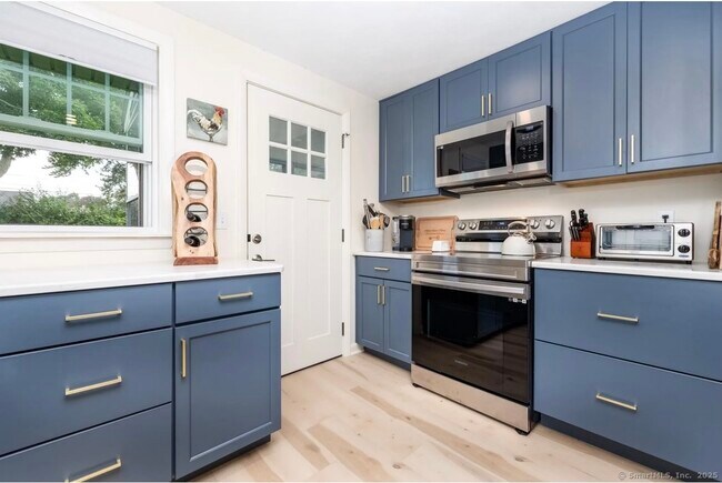 30 Mohican Rd in Old Saybrook, CT - Building Photo - Building Photo