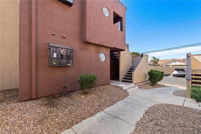 4050 Pacific Harbors Dr, Unit 230 in Las Vegas, NV - Foto de edificio - Building Photo