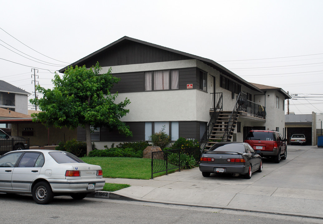 11962-11968 York Ave in Hawthorne, CA - Building Photo