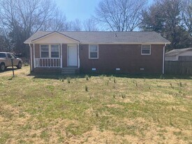 105 Dee Ct in Smyrna, TN - Building Photo