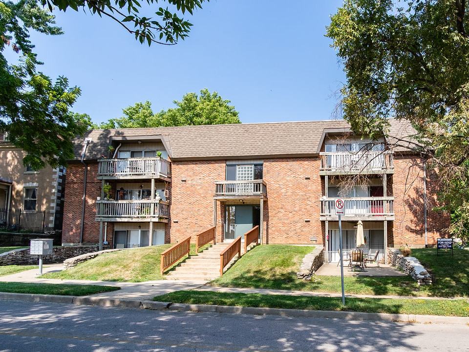 Warwick Arms in Kansas City, MO - Building Photo