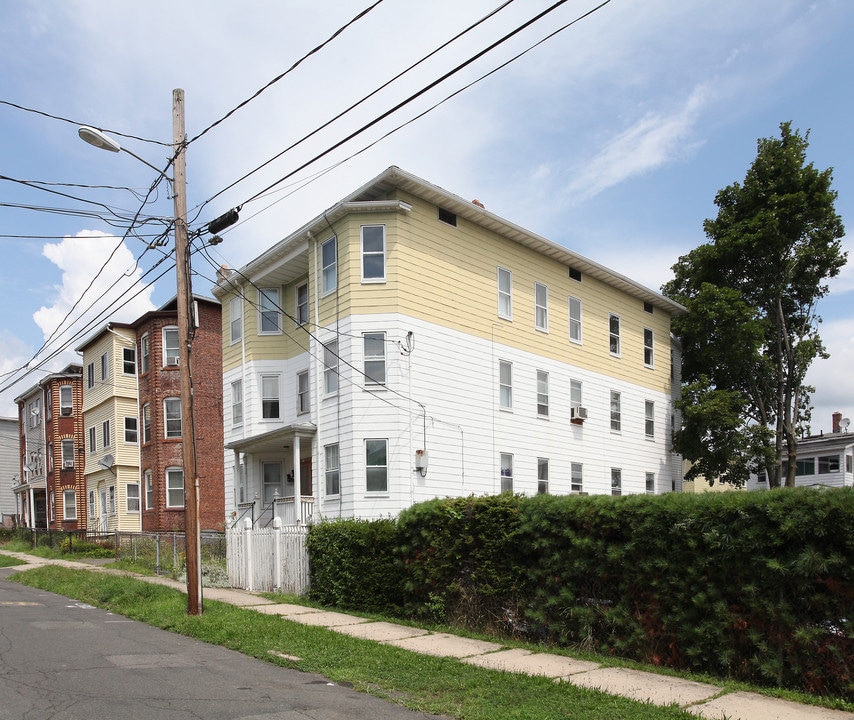 17 Horace St in New Britain, CT - Building Photo