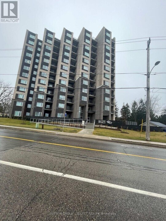 99-899 Pond Mills Rd in London, ON - Building Photo