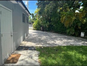106 SE 4th Ave-Unit -3 in Hialeah, FL - Building Photo - Building Photo