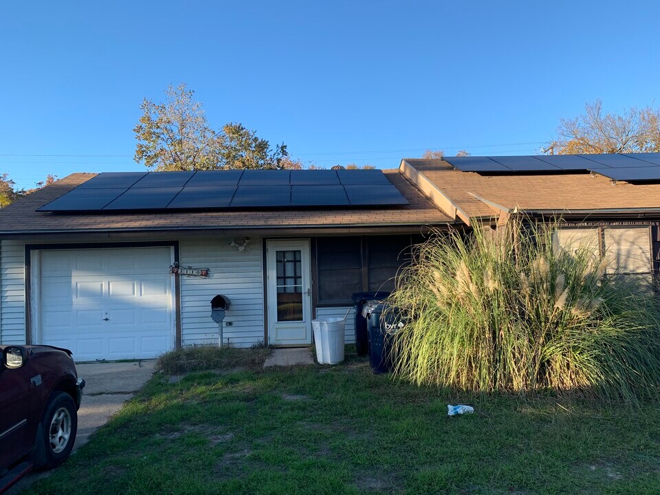 2110 Murray Ave in Rockdale, TX - Building Photo