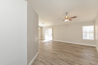 655 Camp Hill Rd in Henderson, NV - Building Photo - Building Photo