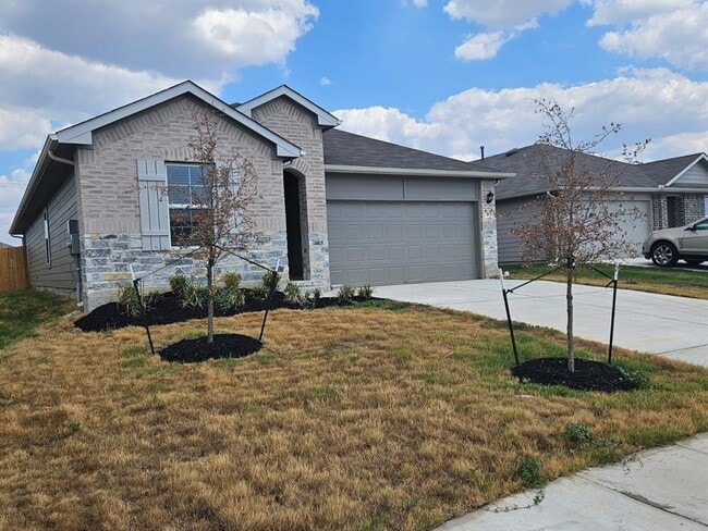 412 Aylor Wy in Lockhart, TX - Foto de edificio - Building Photo