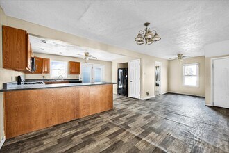 25998 N Dal Bar Rd in Canton, IL - Building Photo - Building Photo