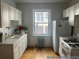 14 Centre St in Cambridge, MA - Building Photo