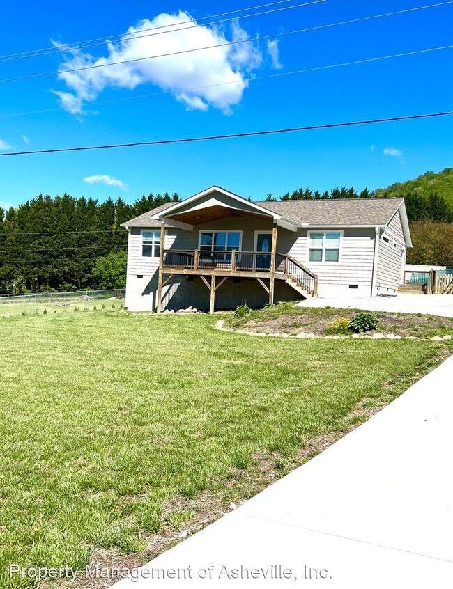 662 Old Fort Rd Rentals in Fairview, NC