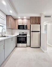 1301 N 12th Ct in Hollywood, FL - Building Photo - Building Photo