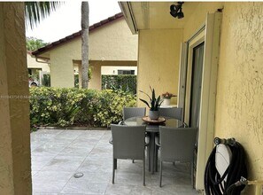 16249 Laurel Dr in Weston, FL - Building Photo - Building Photo