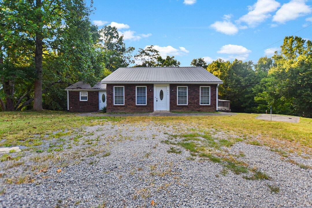 668 Briarwood Rd in Clarksville, TN - Building Photo