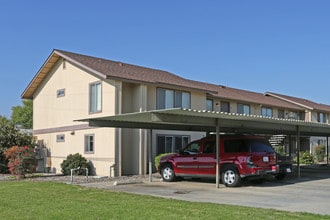 Willow Glen Apartments in Reedley, CA - Building Photo - Building Photo