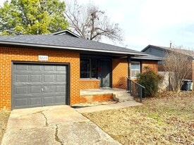 6823 NW 50th St in Bethany, OK - Building Photo