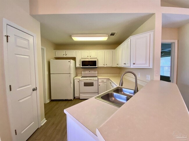 1550 Oakhill Rd in Gulf Breeze, FL - Building Photo - Building Photo