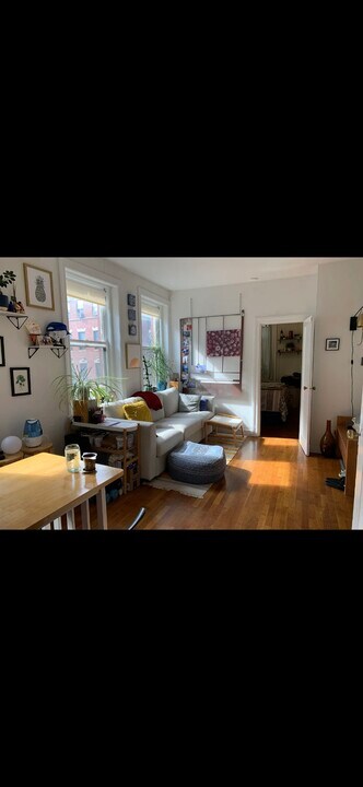 29 Grove St in Boston, MA - Building Photo