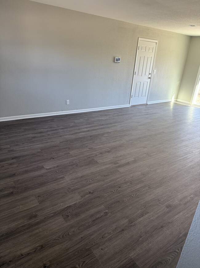 3958 N Edgemoor St in Bel Aire, KS - Foto de edificio - Building Photo