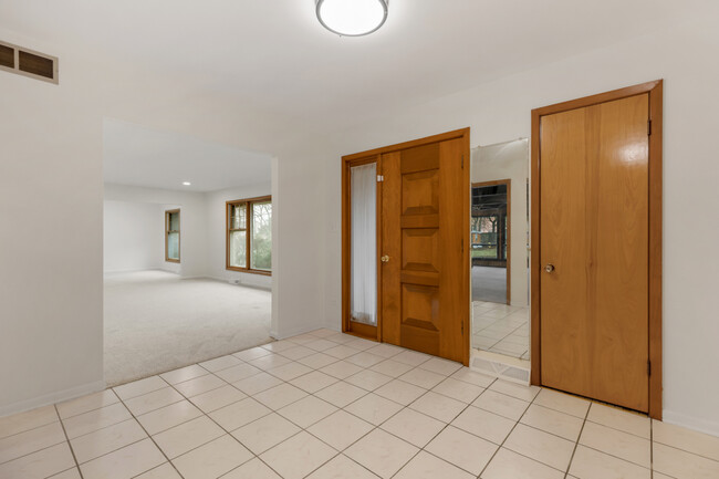 1130 Home Ave in Elk Grove Village, IL - Building Photo - Building Photo