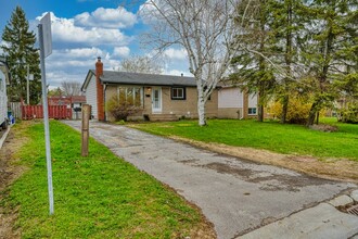 1344 Waverley Crescent in Kingston, ON - Building Photo - Building Photo