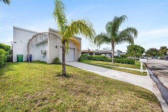 2912 NW 8th Pl in Fort Lauderdale, FL - Building Photo - Building Photo