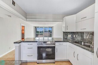 3199 S Ocean Dr in Hallandale Beach, FL - Building Photo - Building Photo