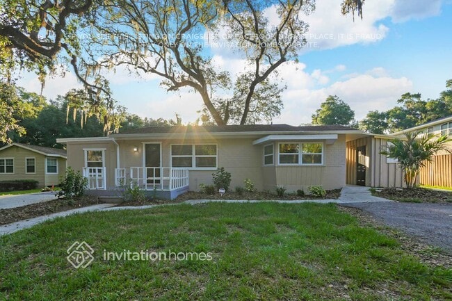 411 Seffner Valrico Rd in Valrico, FL - Foto de edificio - Building Photo