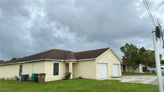 401 Nicholas Pkwy W in Cape Coral, FL - Building Photo - Building Photo