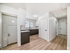 13215-13135 135 St NW in Edmonton, AB - Building Photo - Building Photo